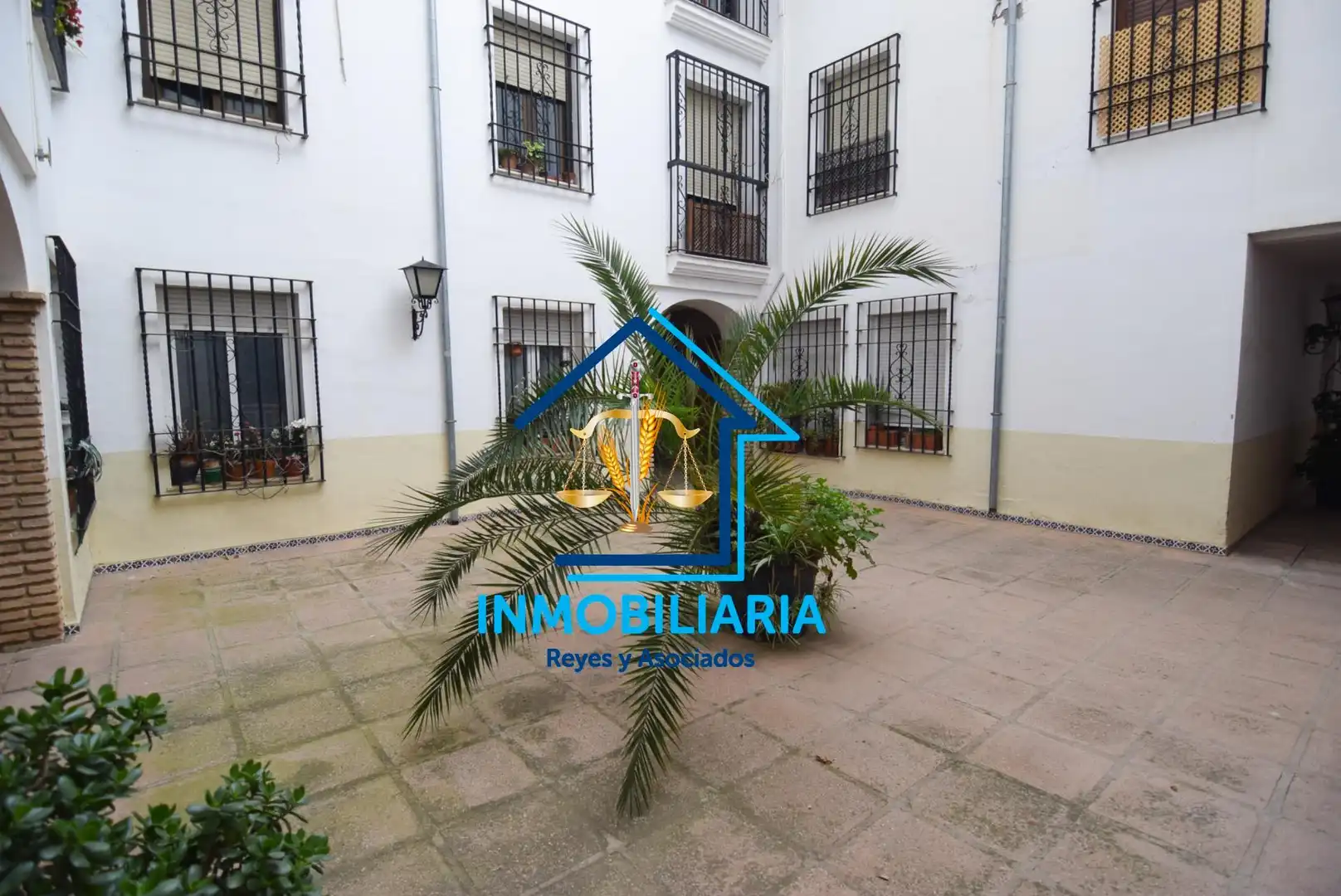 Vista exterior de Garatge en venda en Córdoba