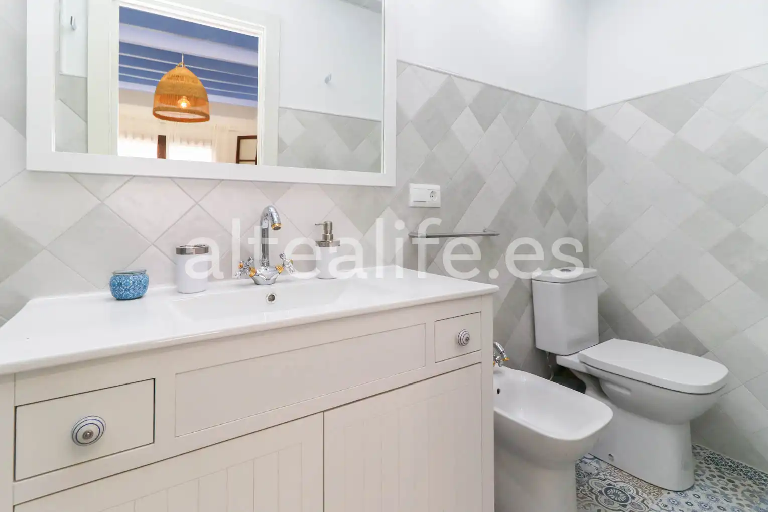 Bathroom of Apartments for rent in Altea  with Furnished, Oven and Microwave