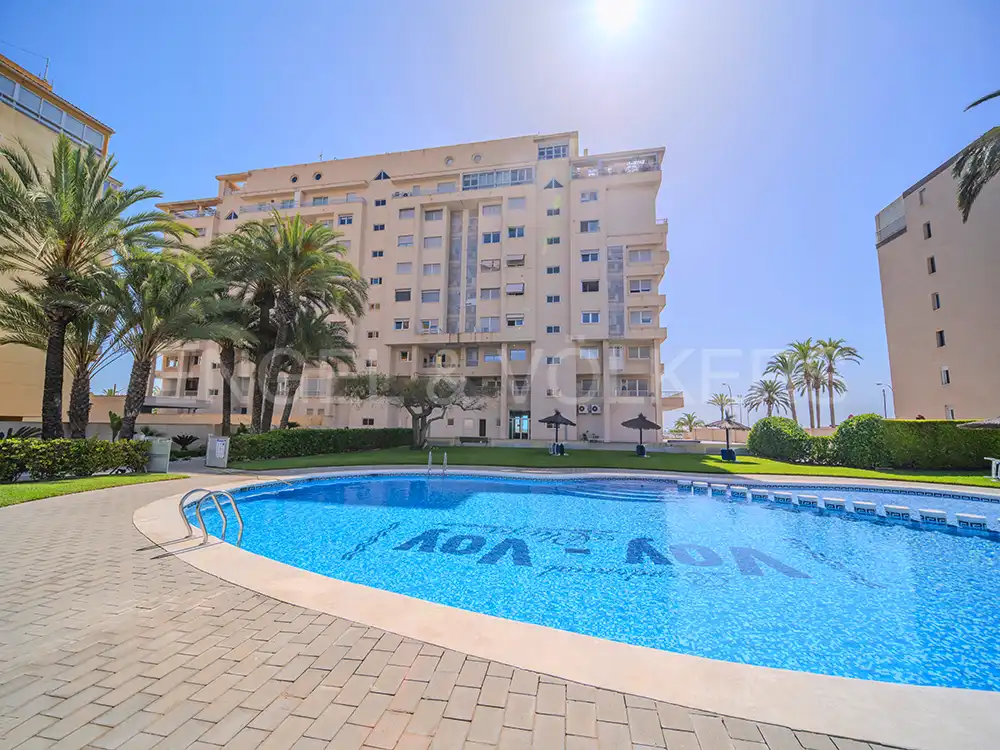 Vista exterior de Piso en venta en Alicante / Alacant con Aire acondicionado, Calefacción y Terraza