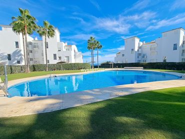Pis amb piscina en venda a Calle Aguamarina 12