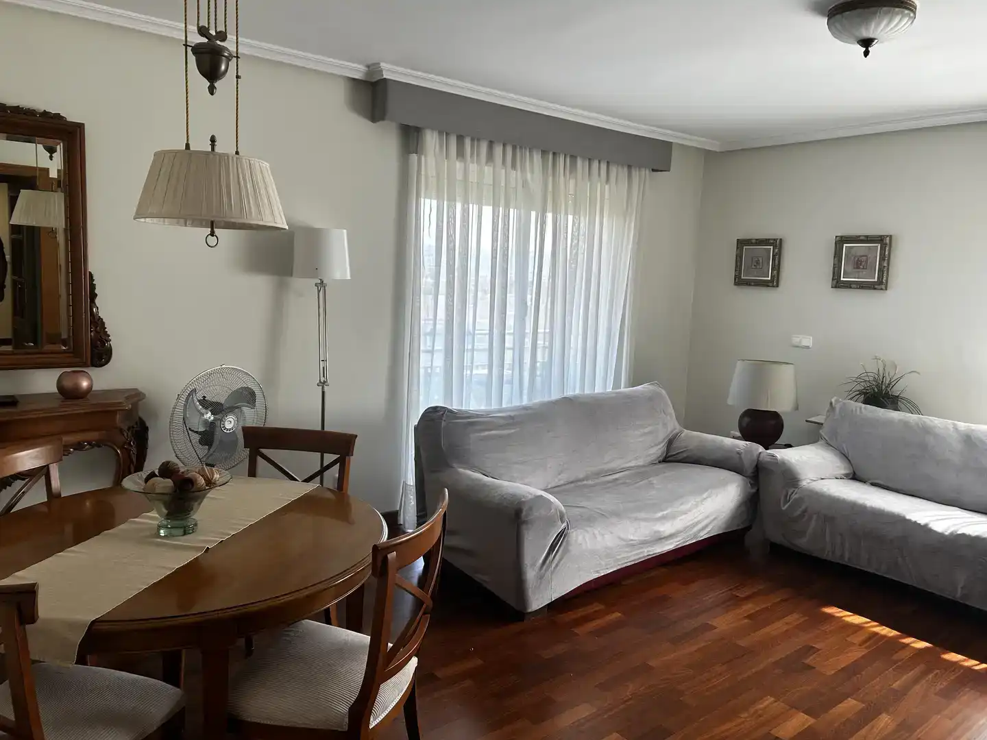 Sala de estar de Piso para compartir en Murcia con Aire acondicionado, Parquet y Amueblado