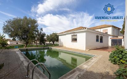 Piscina de Casa o xalet en venda en  Granada Capital amb Calefacció, Jardí privat i Terrassa