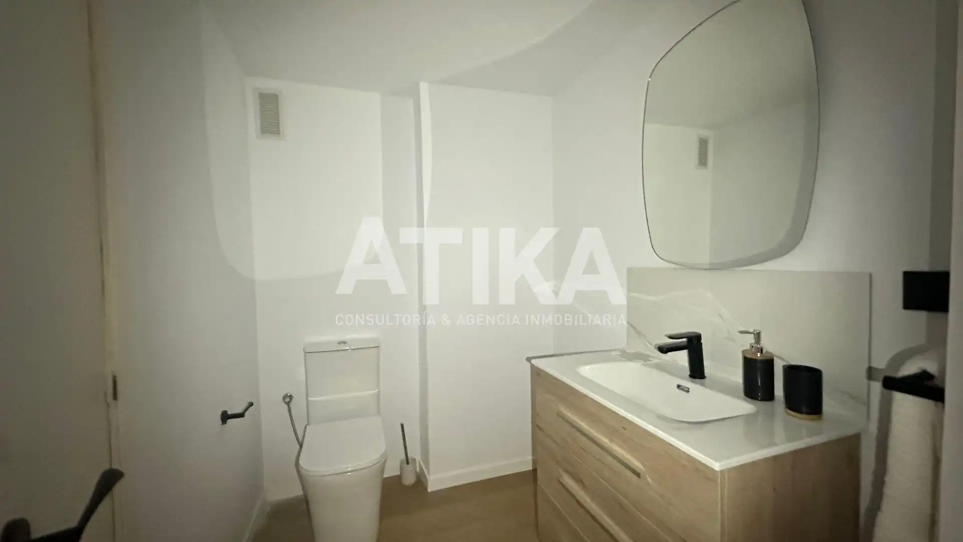 Baño de Piso en venta en Ontinyent con Parquet, Amueblado y Balcón