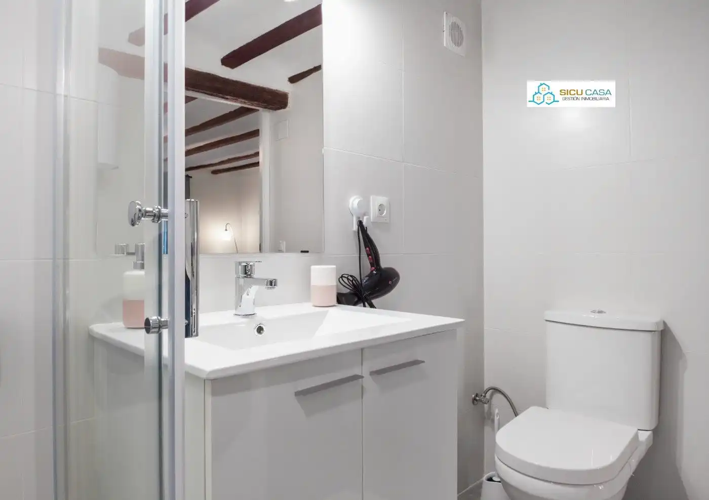 Bathroom of Houses for sale in Jijona / Xixona  with Air Conditioner, Terrace and Storage room