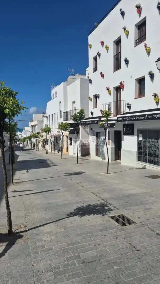 Vista exterior de Àtic en venda en Conil de la Frontera amb Terrassa i Balcó