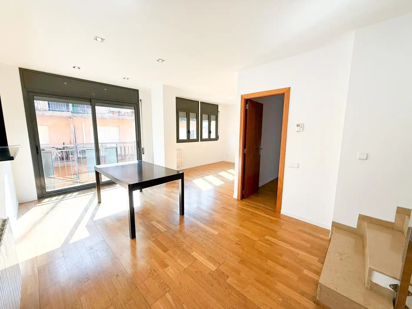 Vista exterior de Dúplex en venda en Figueres amb Calefacció, Forn i Microones