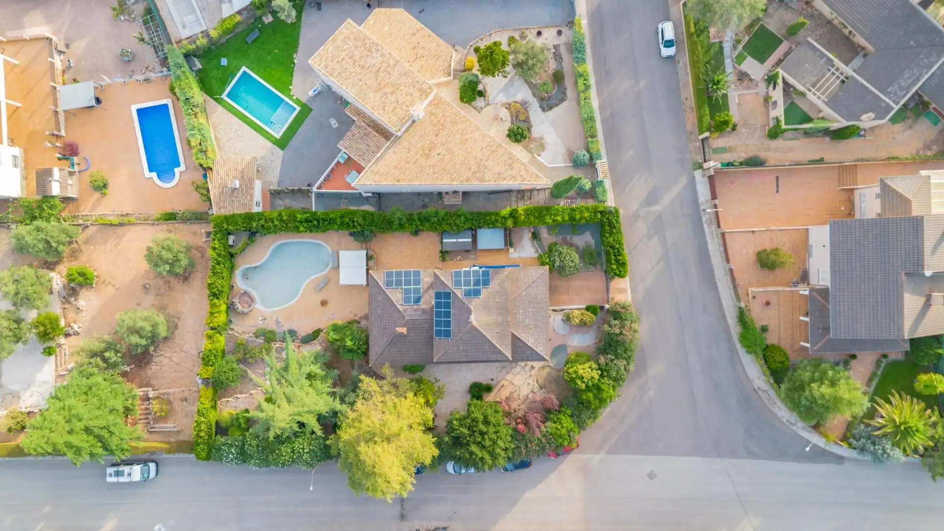 Vista exterior de Casa o xalet en venda en Requena amb Jardí privat, Terrassa i Piscina