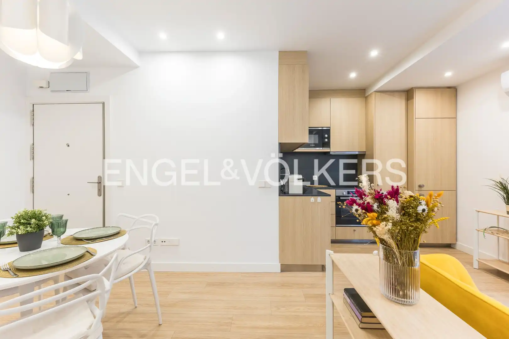 Living room of Apartments for sale in Madrid  with Air Conditioner, Heating and Furnished