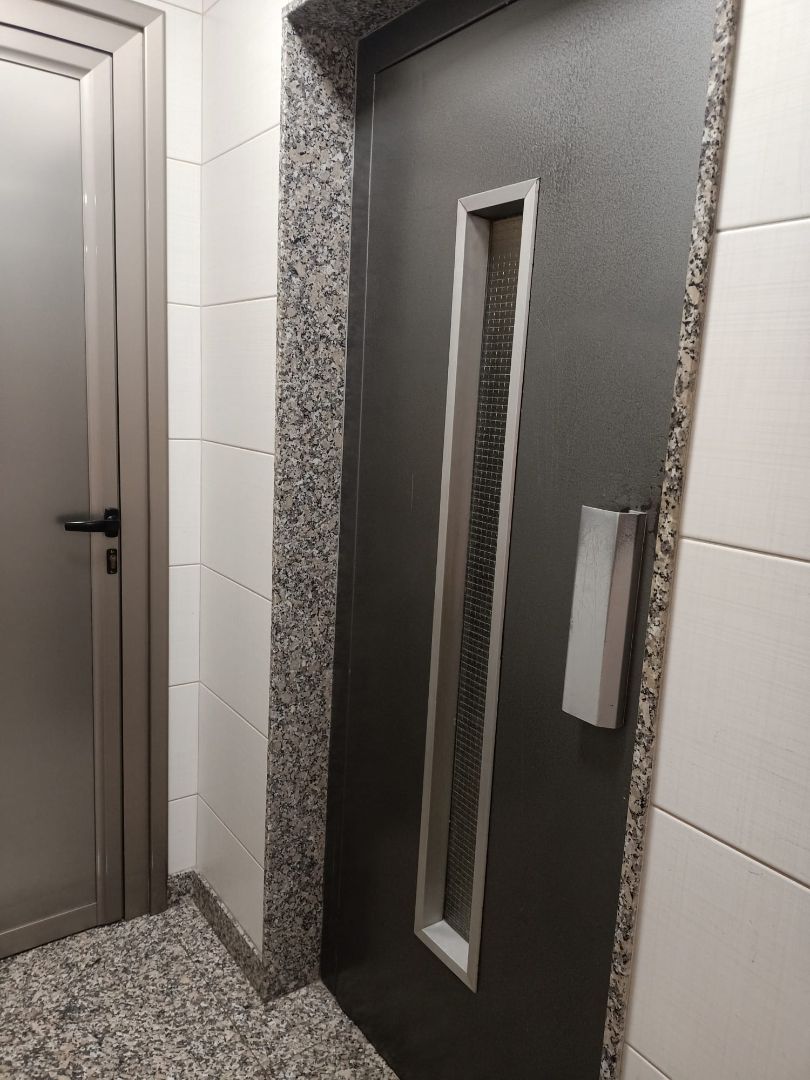 Baño de Piso en venta en Gijón  con Calefacción, Parquet y Amueblado