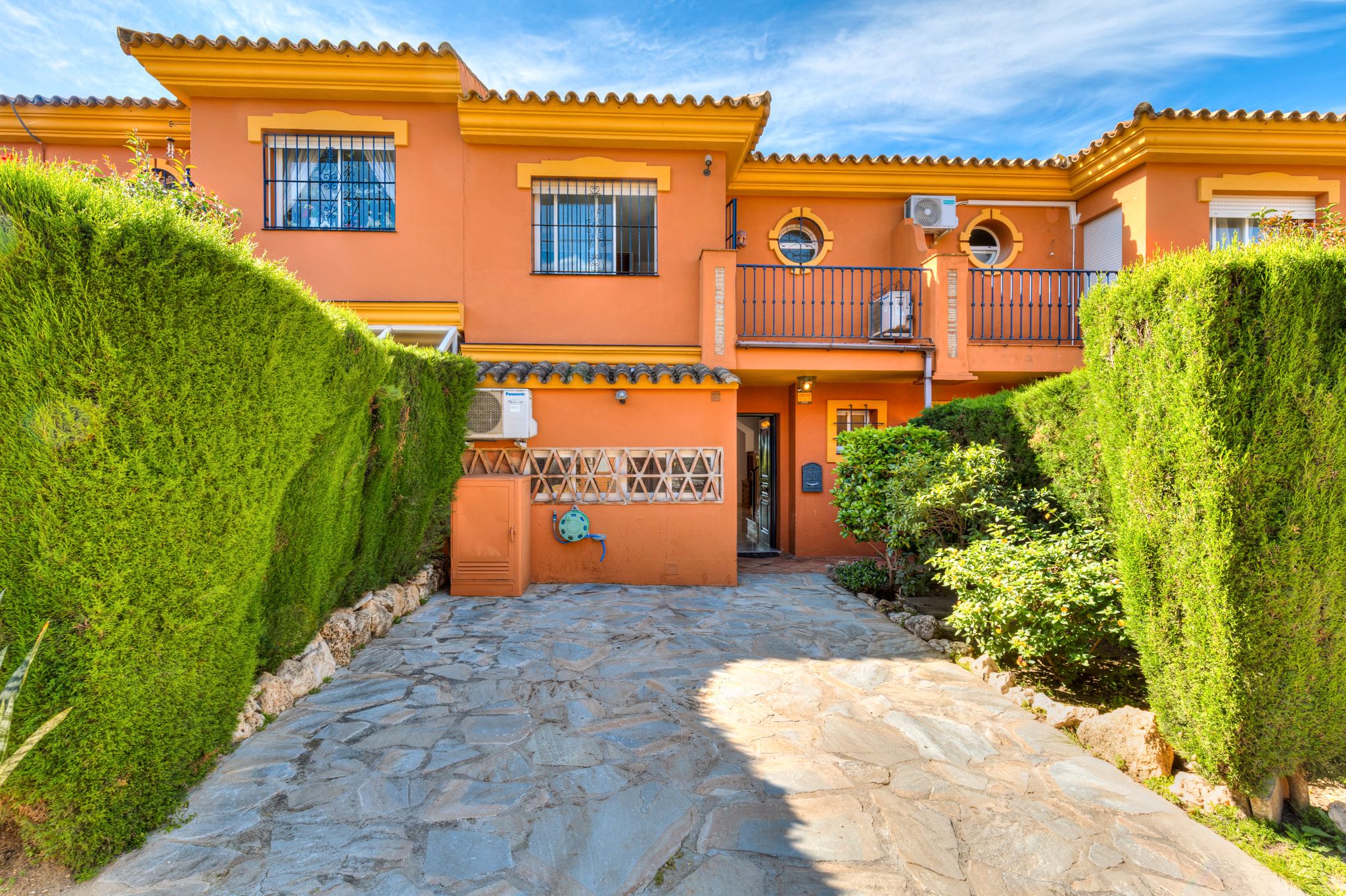 Exterior view of Single-family semi-detached for sale in Estepona  with Heating, Private garden and Terrace
