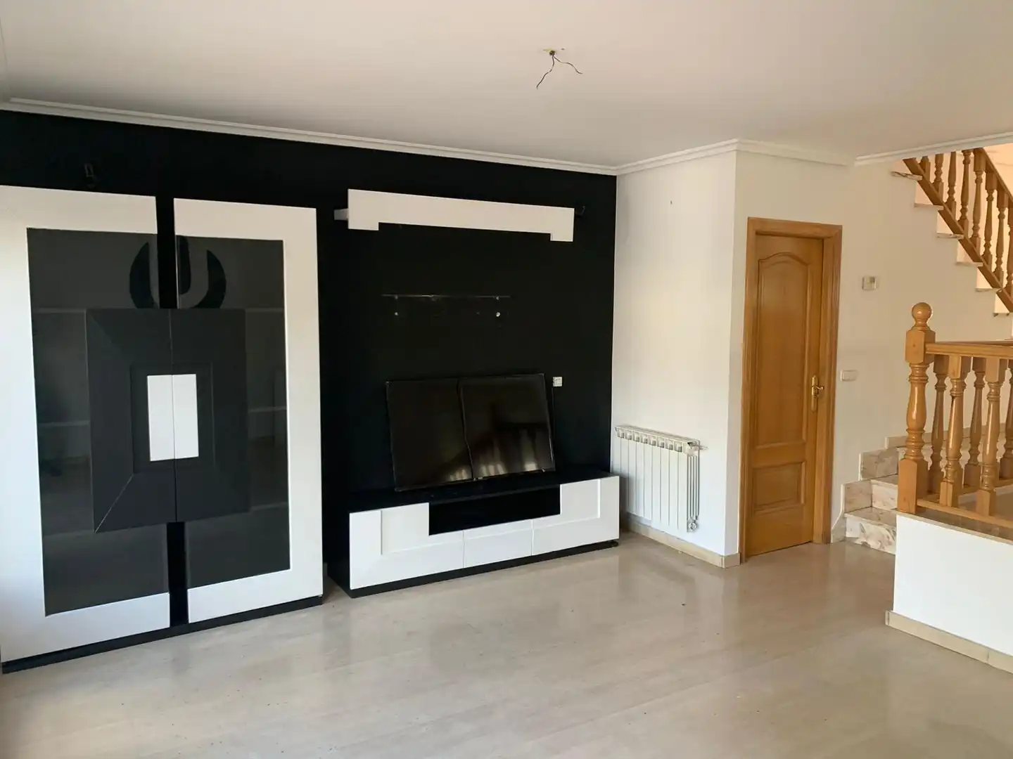 Sala de estar de Casa adosada en venta en Ponferrada con Calefacción, Jardín privado y Terraza