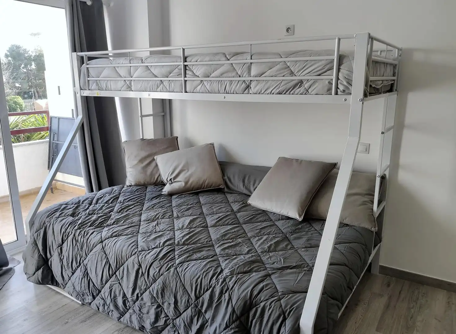 Schlafzimmer von Loft zum Verkauf in Roses mit Klimaanlage, Terrasse und Möbliert