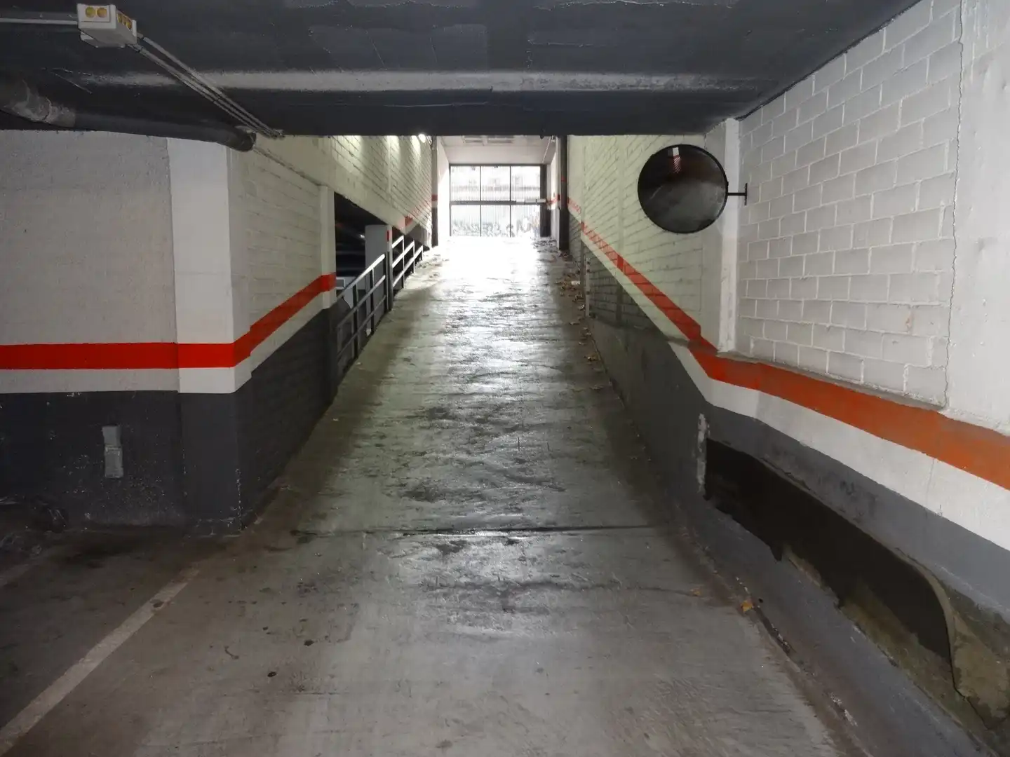 Garatge de lloguer a Carrer del Rosselló, 19, La Nova Esquerra de l'Eixample