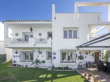 Xalet amb piscina en venda a San Luis de Sabinillas