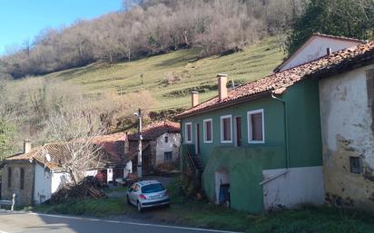 Vista exterior de Finca rústica en venda en Lena amb Calefacció, Jardí privat i Parquet