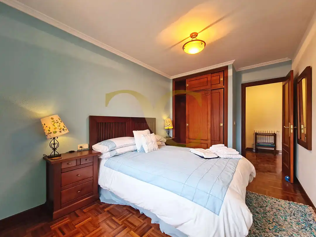 Habitación de Casa adosada en venta en Ribadesella con Calefacción, Trastero y Amueblado
