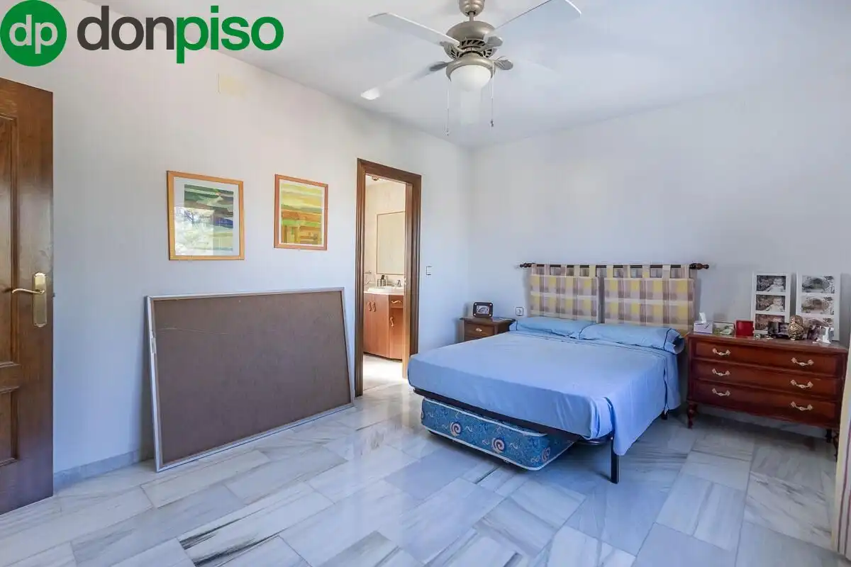 Detached house with pool for sale in Calle del Arache, imagen 13