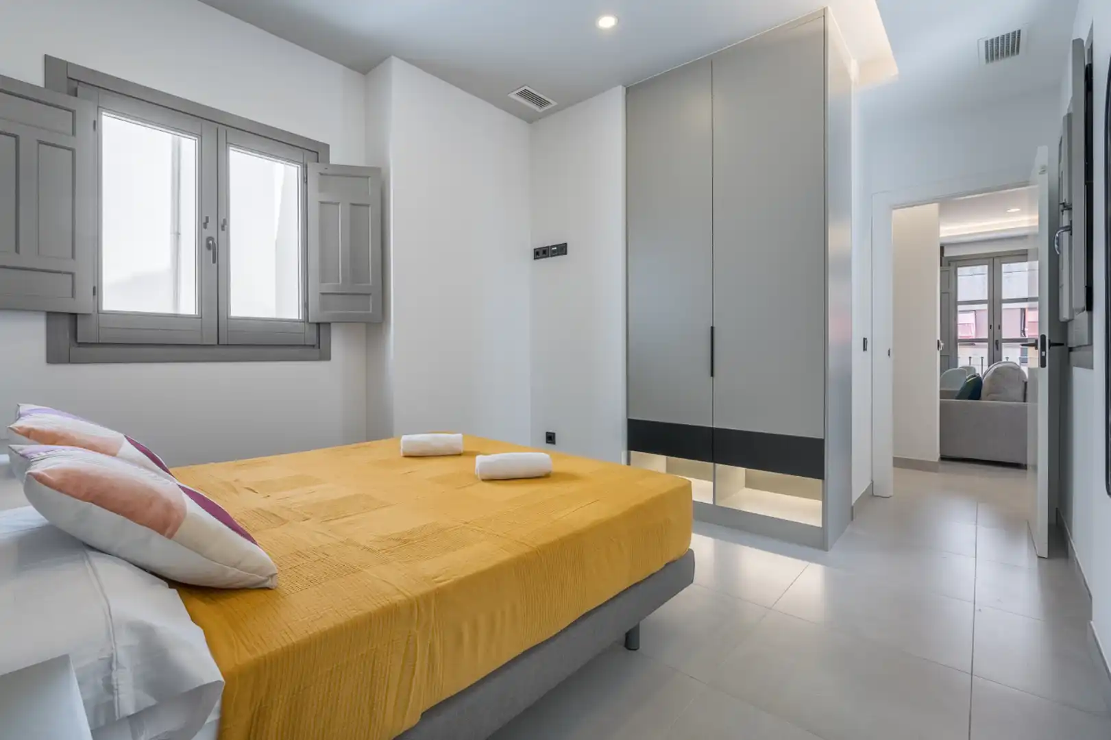 Bedroom of Flat for rent in Granada  with Air Conditioner, Heating and Furnished