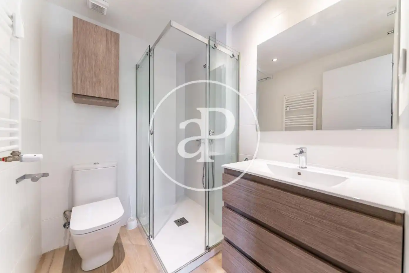 Badezimmer von Wohnung zur Miete in Madrid mit Klimaanlage, Heizung und Abstellraum