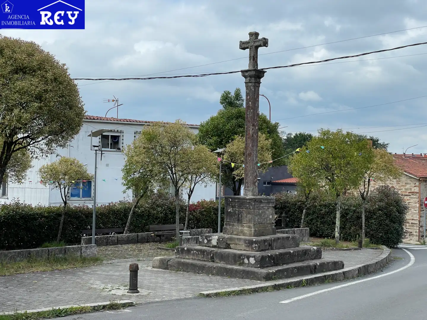Vista exterior de Casa o xalet en venda en Santiago de Compostela  amb Moblat