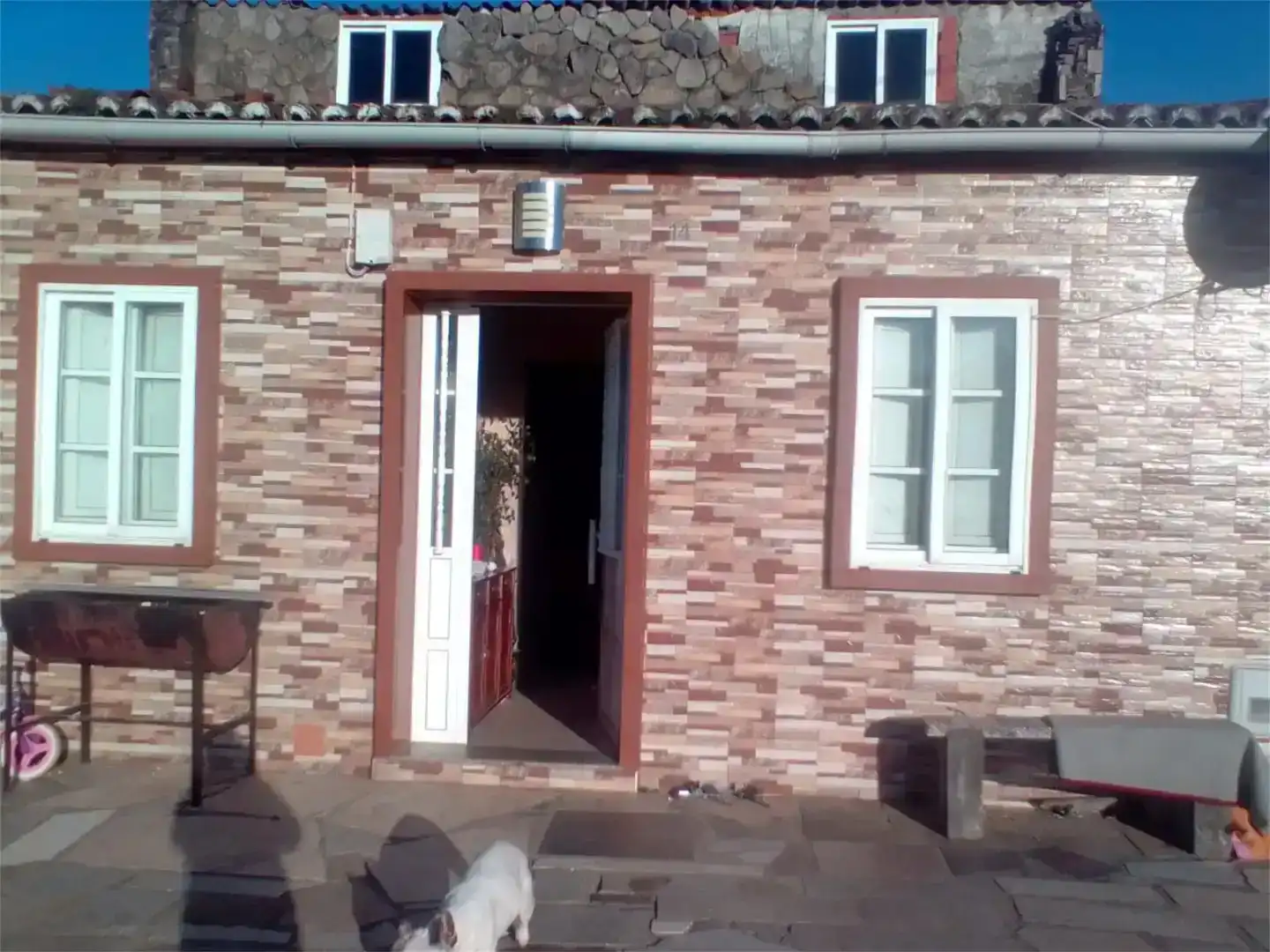Vista exterior de Casa adosada en venda en Castiñeiriño - Cruceiro de Sar