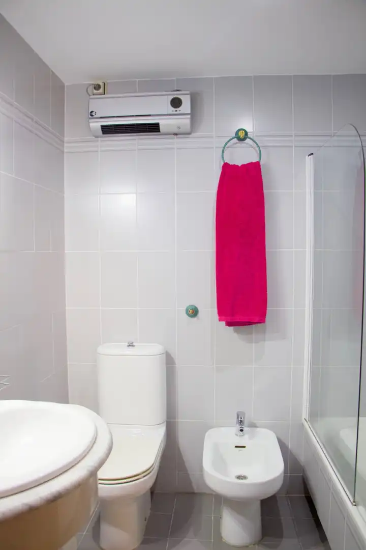 Badezimmer von Wohnung zur Miete in Moncada mit Klimaanlage, Möbliert und Balkon