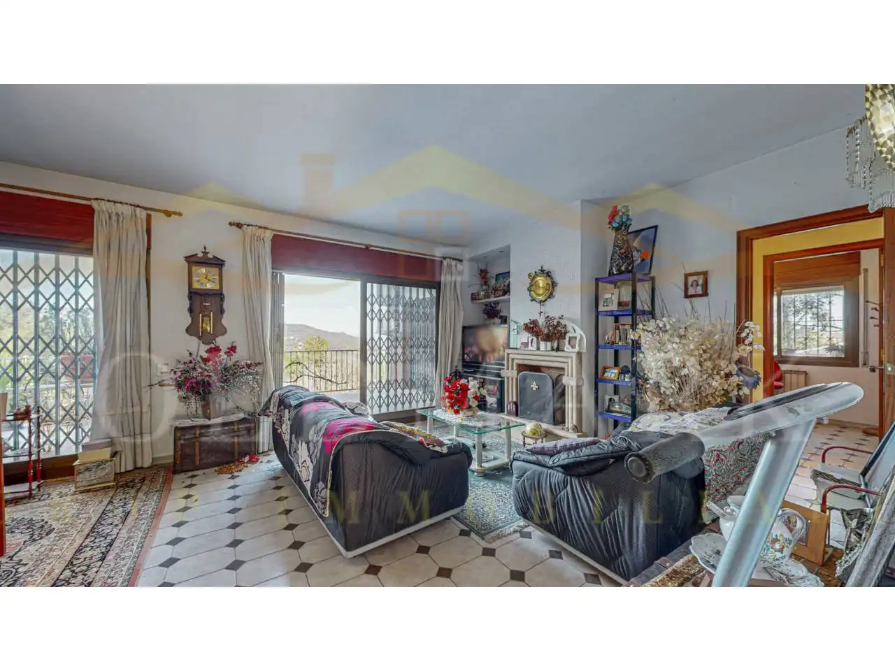 Sala d'estar de Casa o xalet en venda en Corbera de Llobregat amb Aire condicionat, Calefacció i Jardí privat