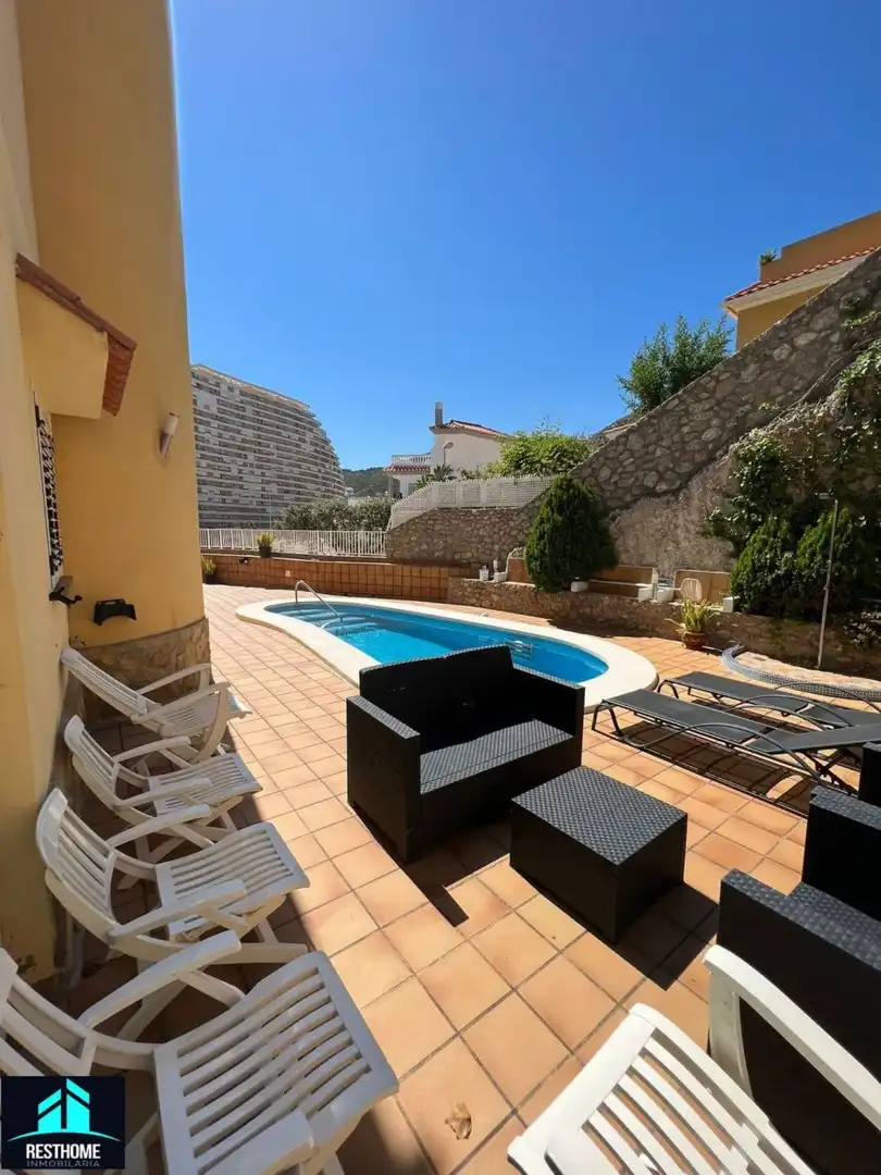 Villa con piscina in vendita a Carrer Carrer del Atlàntic, imagen 2