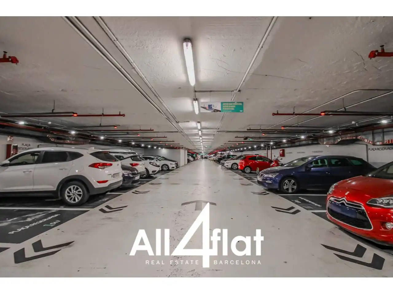 Parking with lift for sale in Calle Comte d´Urgell, imagen 2