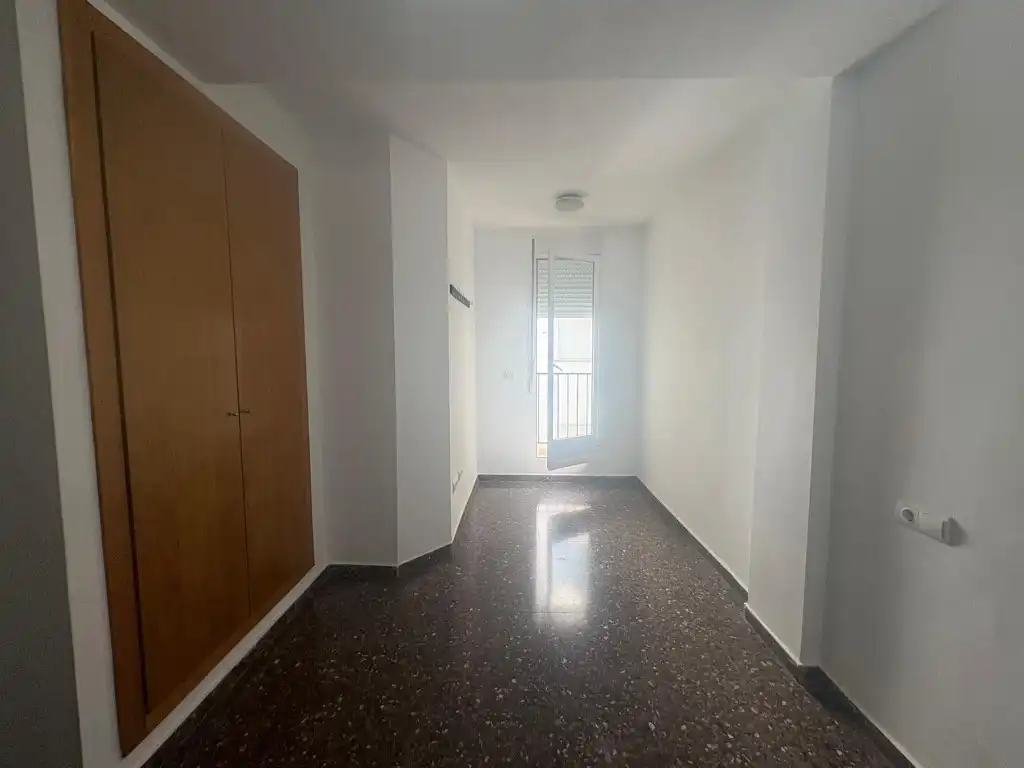 Habitación de Piso de alquiler en Paterna con TV y Balcón