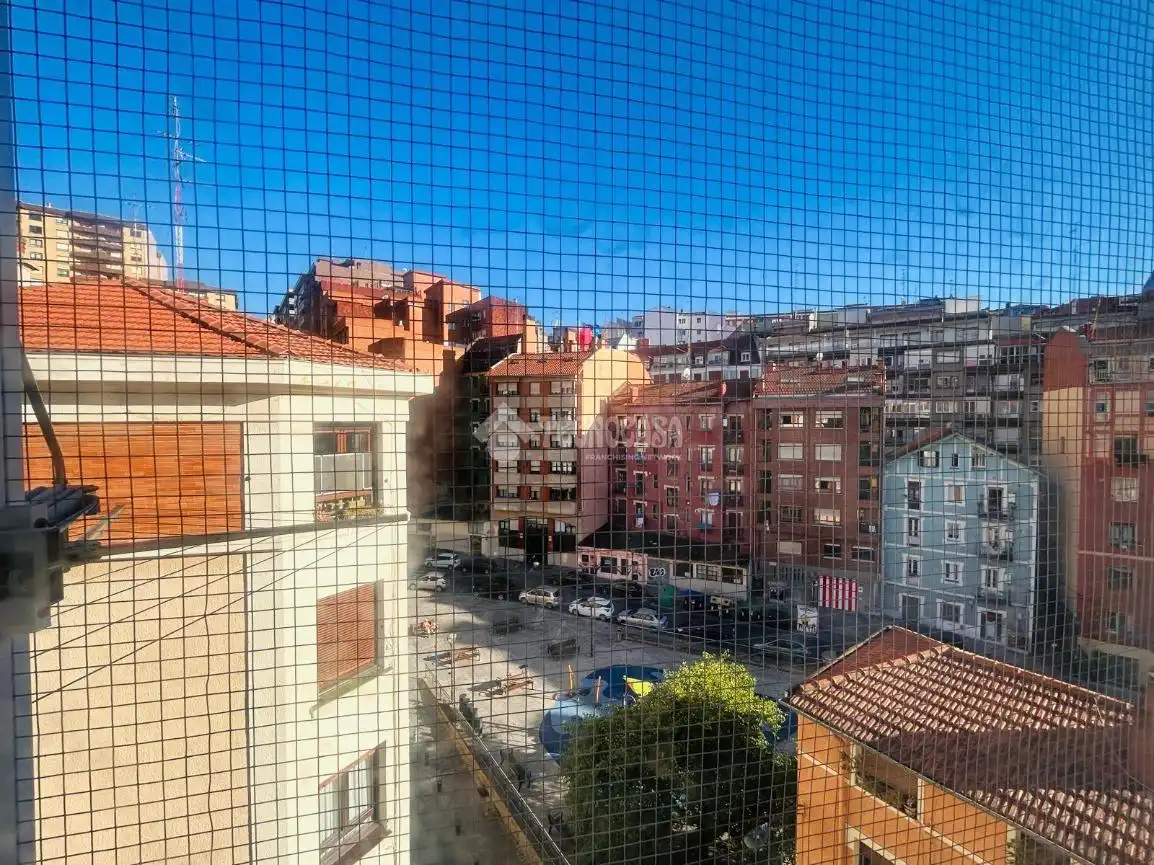 Vista exterior de Piso en venta en Bilbao  con Calefacción