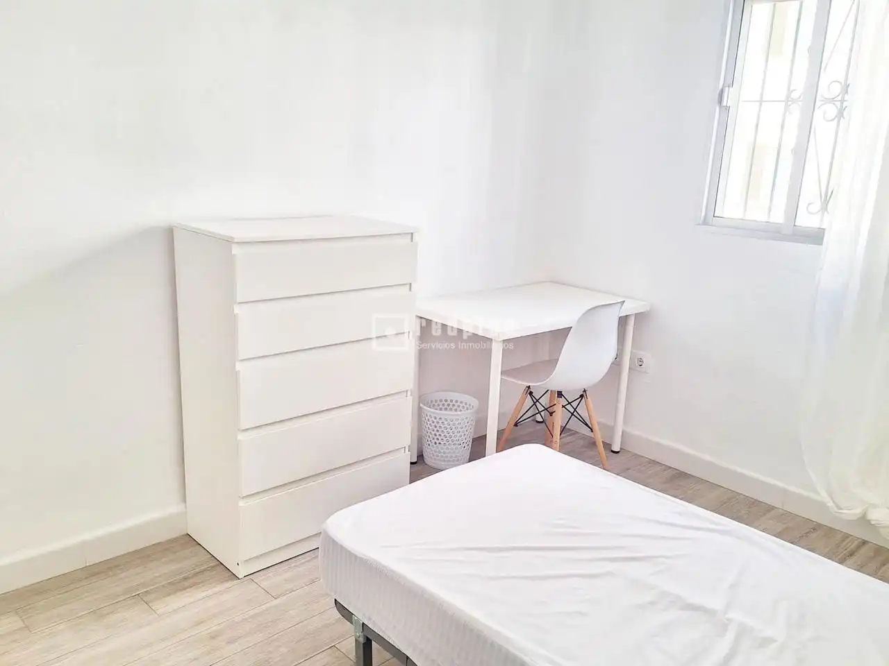 Habitación de Piso de alquiler en Sevilla con Aire acondicionado, Terraza y Amueblado