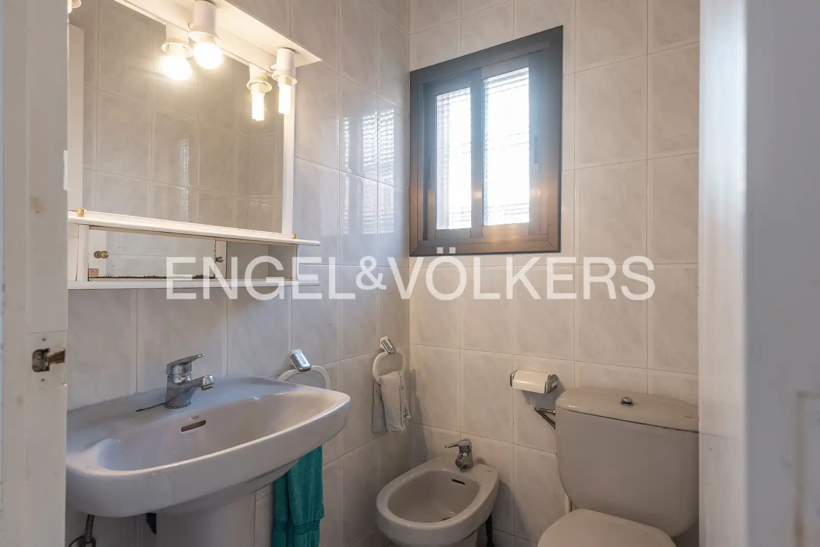 Bathroom of Houses for sale in Castelldefels  with Air Conditioner, Heating and Private garden