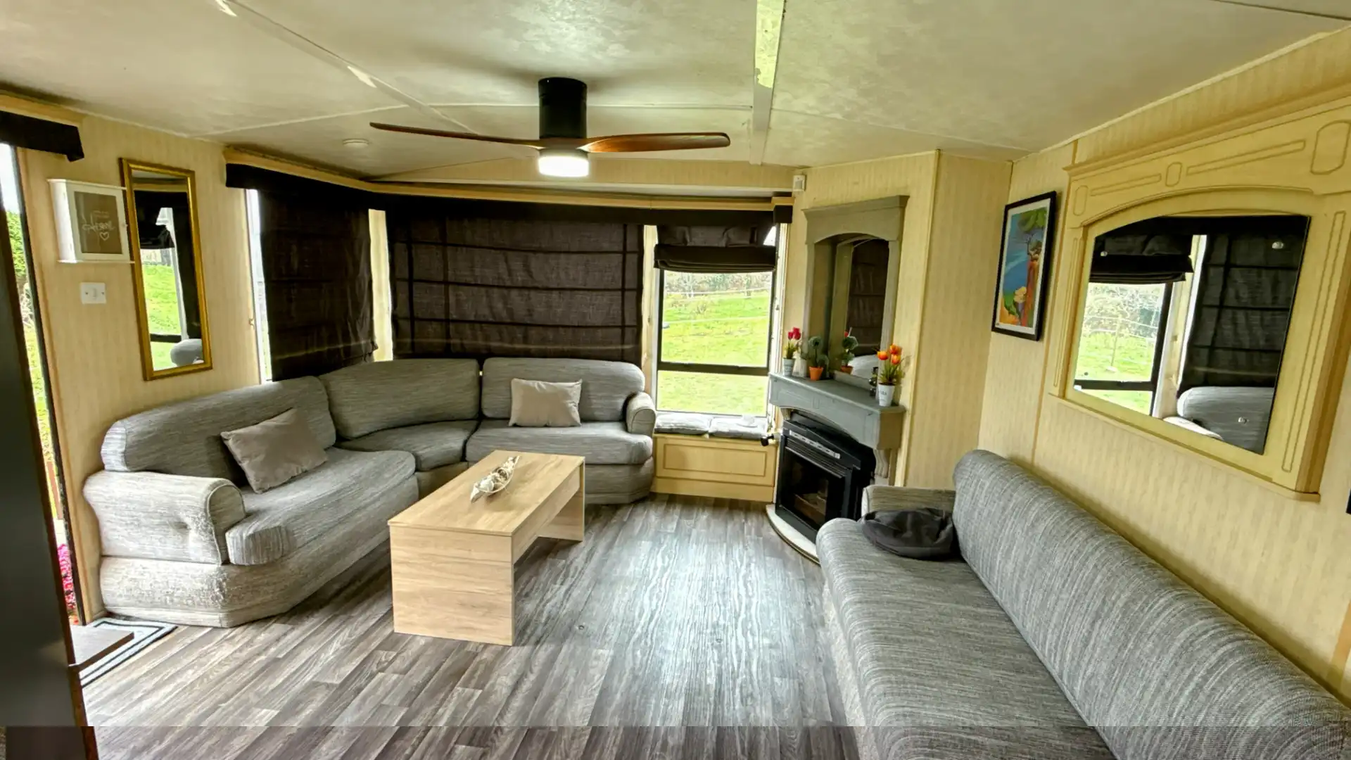 Sala de estar de Finca rústica en venta en Ponteceso con Calefacción y Amueblado