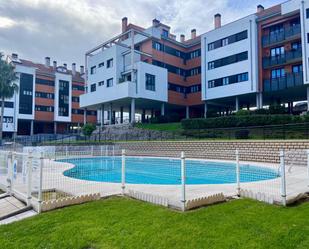 Piscina de Pis en venda en Gijón  amb Calefacció, Terrassa i Traster