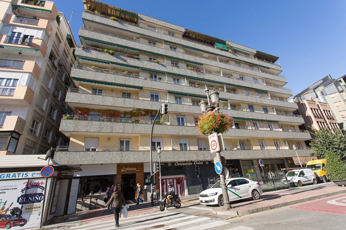 Vista exterior de Pis de lloguer en  Granada Capital amb Calefacció i Balcó