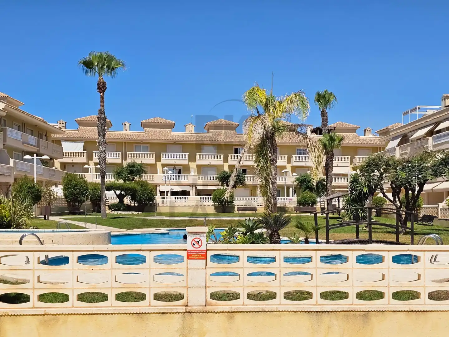 Vista exterior de Planta baja en venta en Santa Pola con Aire acondicionado, Calefacción y Jardín privado