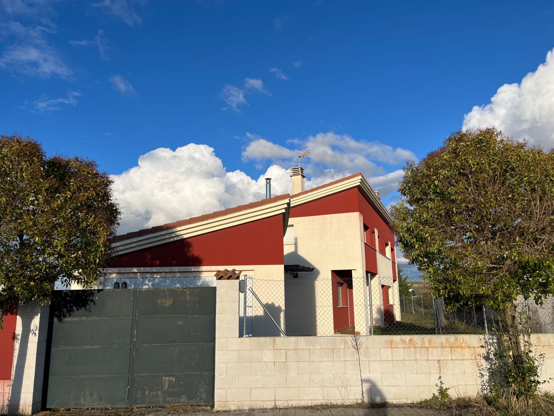 Exterior view of Houses for sale in Sanchidrián  with Private garden and Terrace