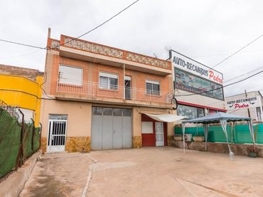 Casa con balcón en venta en Pedanías Oeste