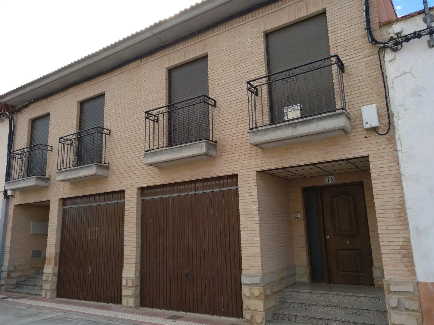 Außenansicht von Wohnung zur Miete in Lécera mit Privatgarten, Terrasse und Abstellraum
