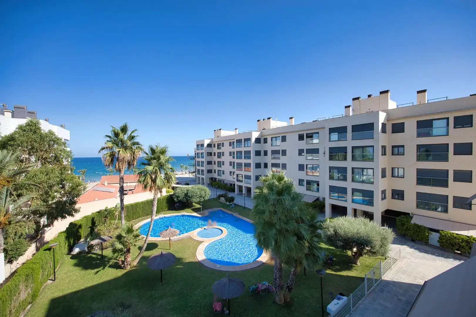 Vista exterior de Pis en venda en El Campello amb Aire condicionat, Jardí privat i Terrassa