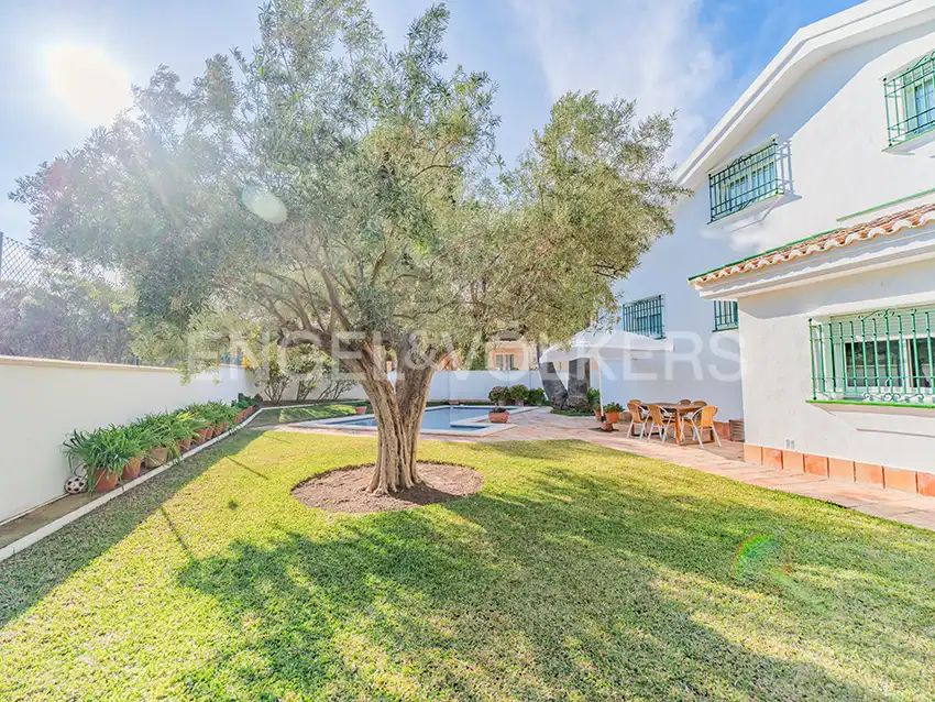 Vista exterior de Casa o xalet en venda en Alicante / Alacant amb Aire condicionat, Calefacció i Jardí privat