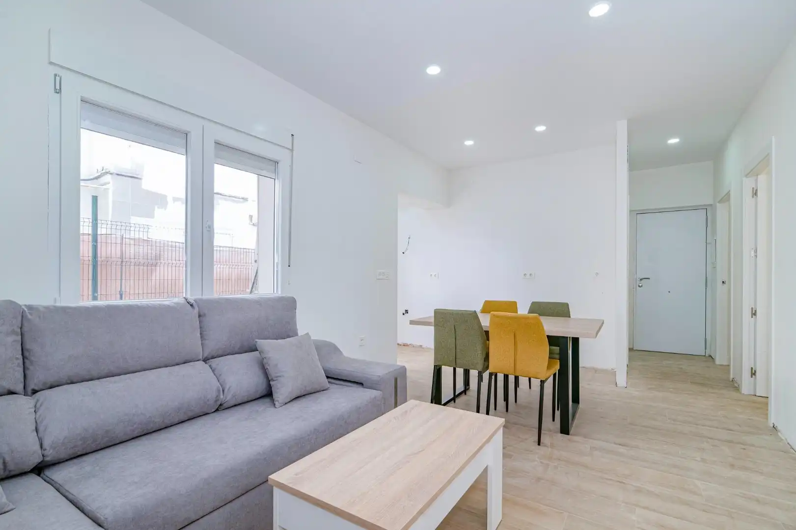 Sala d'estar de Pis en venda en Granada amb Terrassa i Moblat