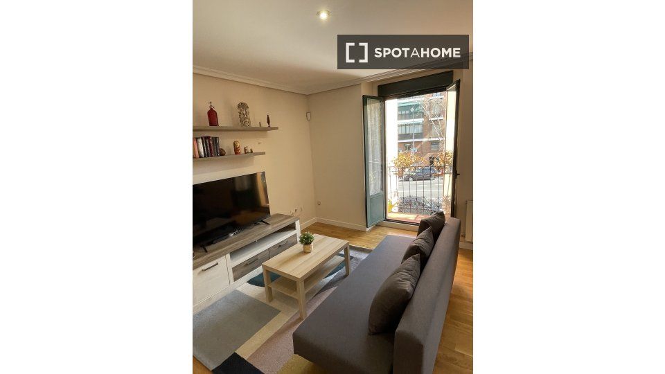 Exterior view of Flat to rent in  Madrid Capital  with Air Conditioner, Heating and Furnished