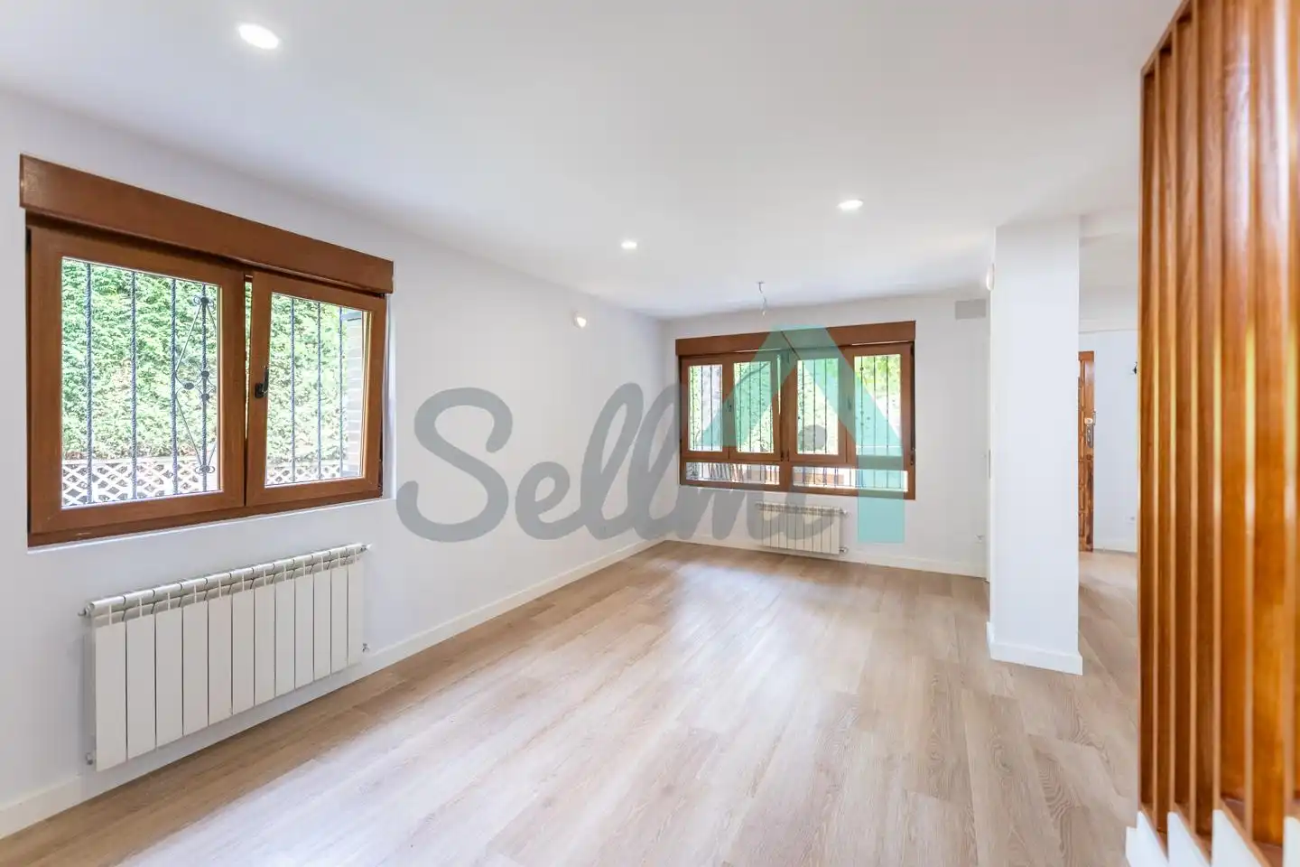 Sala d'estar de Casa adosada de lloguer en Oviedo  amb Calefacció, Jardí privat i Parquet