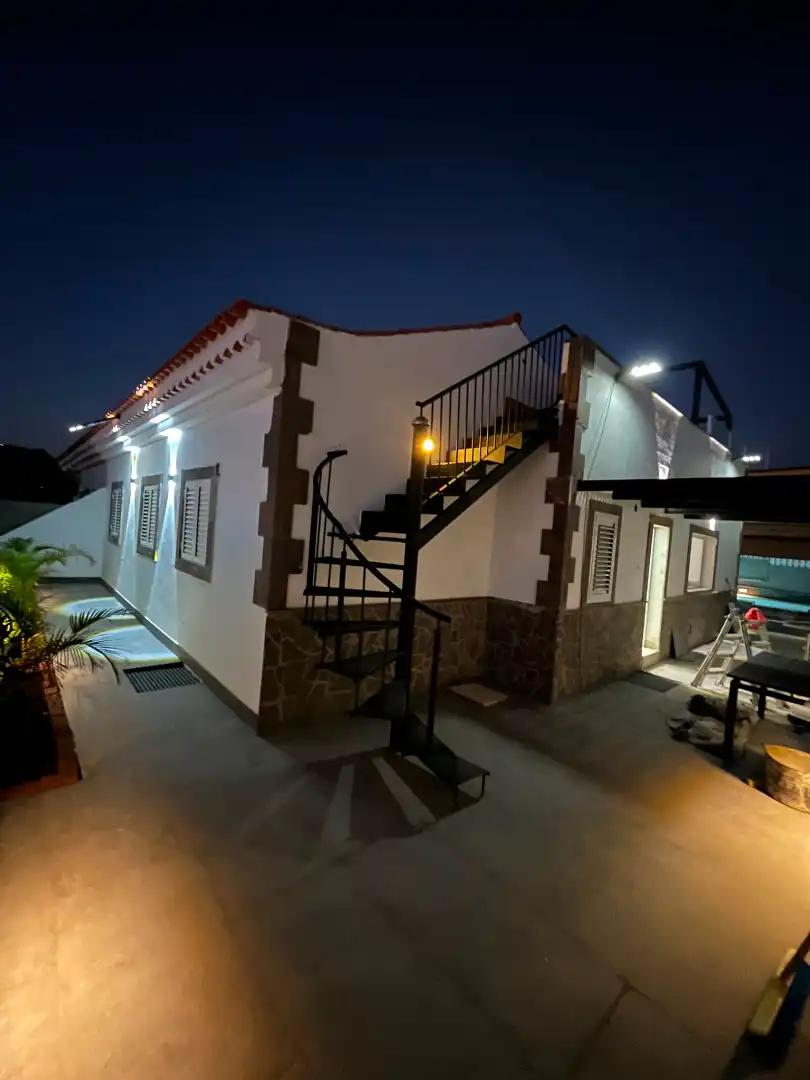 Vista exterior de Casa o chalet en venta en San Bartolomé de Tirajana con Aire acondicionado, Jardín privado y Terraza