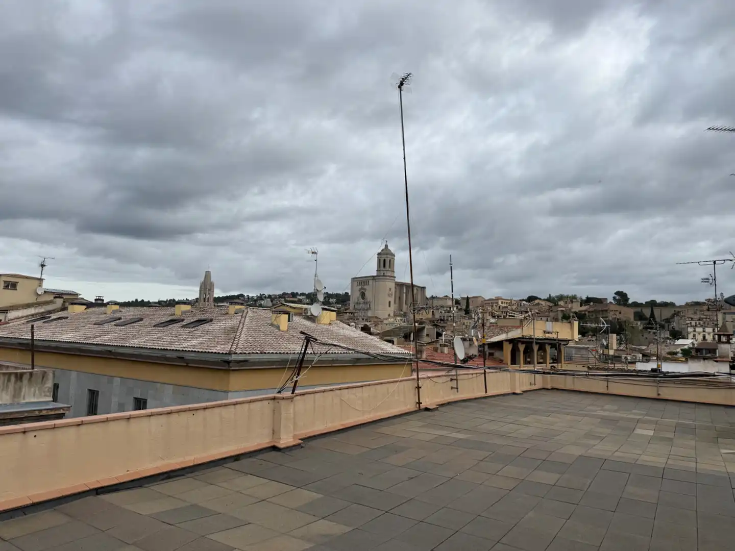 Vista exterior de Àtic en venda en Girona amb Aire condicionat, Calefacció i Parquet
