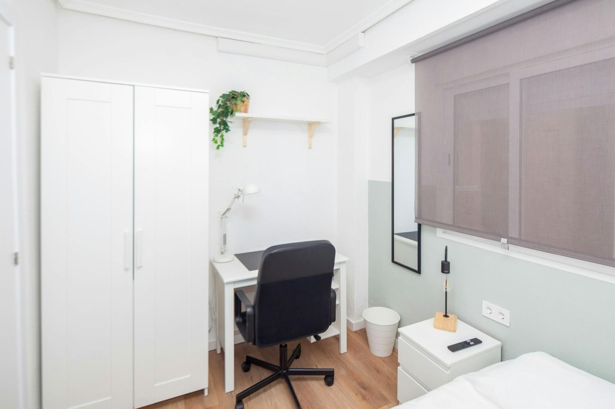Bedroom of Flat to share in  Valencia Capital  with Furnished, Washing machine and TV