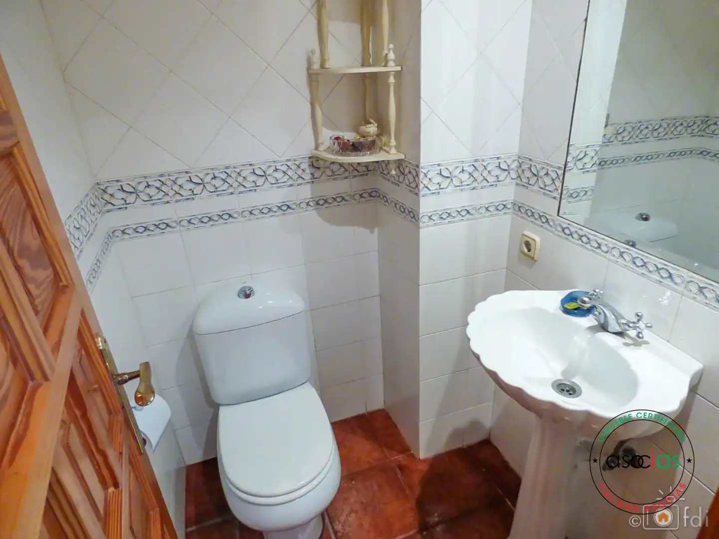 Bany de Casa o xalet en venda en Oviedo  amb Calefacció, Jardí privat i Parquet