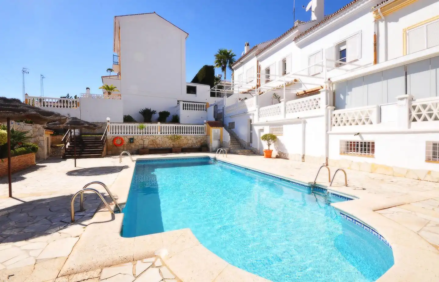 Piscina de Casa adosada en venda en Málaga amb Aire condicionat, Terrassa i Traster